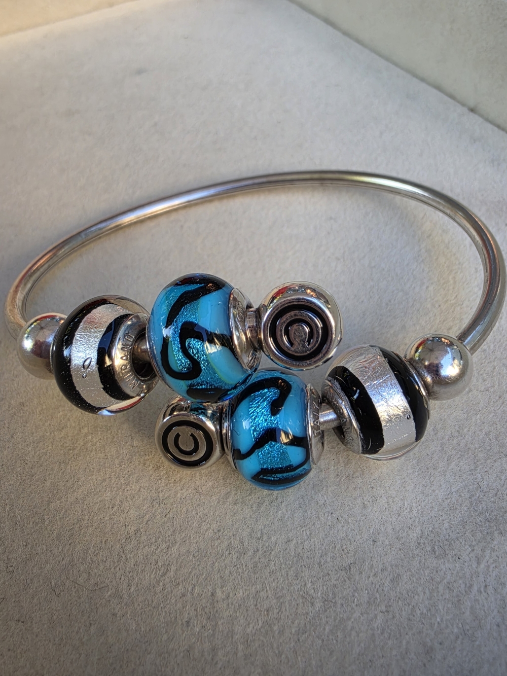 Chamilia 925 Sterling Silver Open Bangle Bracelet w/ Murano Glass Charms •25.17g